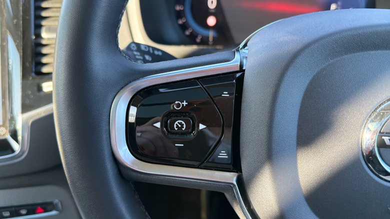 Volvo XC90 2.0 B5D [235] Plus Dark 5dr AWD Geartronic Diesel Estate